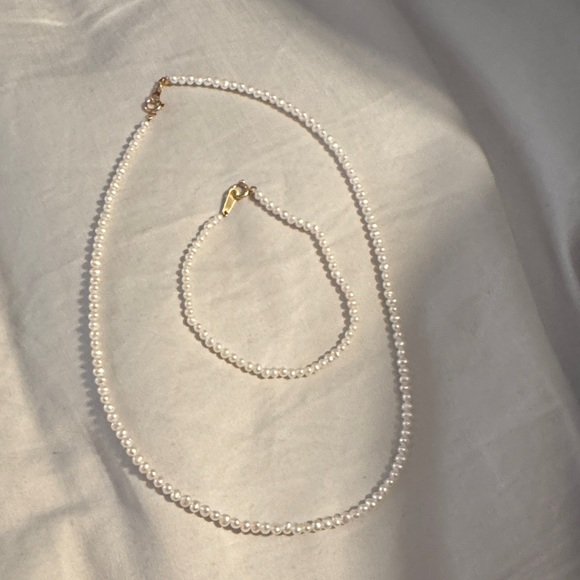 Elegant Pearl Necklace and Bracelet Set - Picture 1 of 5